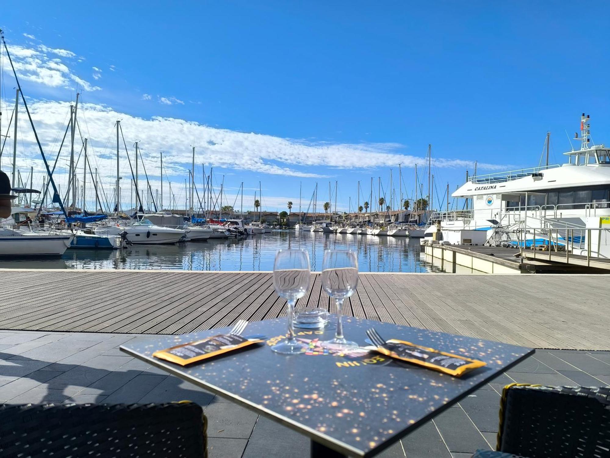 Ferienwohnung La Desirade Avec Parking- Port - Wifi Couchage En 160 Neuf Agde Exterior foto
